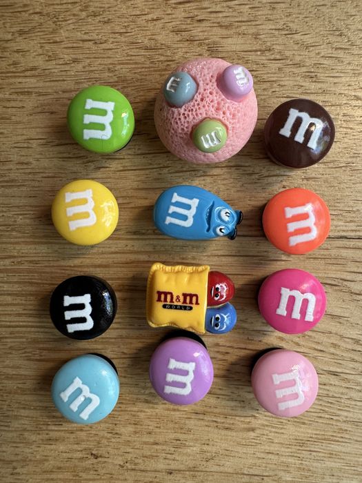 Charms Crocs M&M przypinki nowe