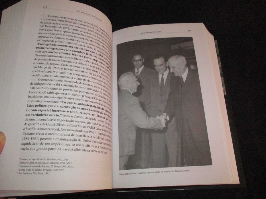 Livro Os Espanhóis e Portugal José Freire Antunes