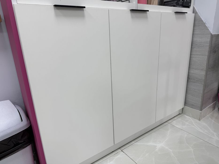 Шафа з тумбами, акцентна рожева стінка