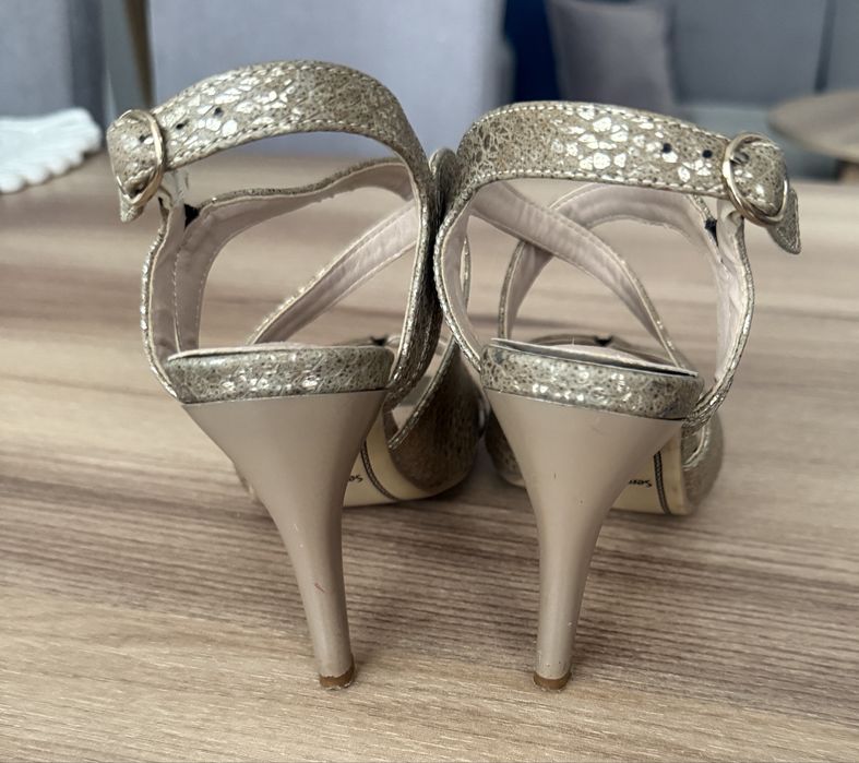 Sandałki na szpilce