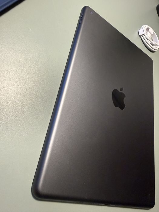 Apple iPad 10.2”  8a Geração 2020