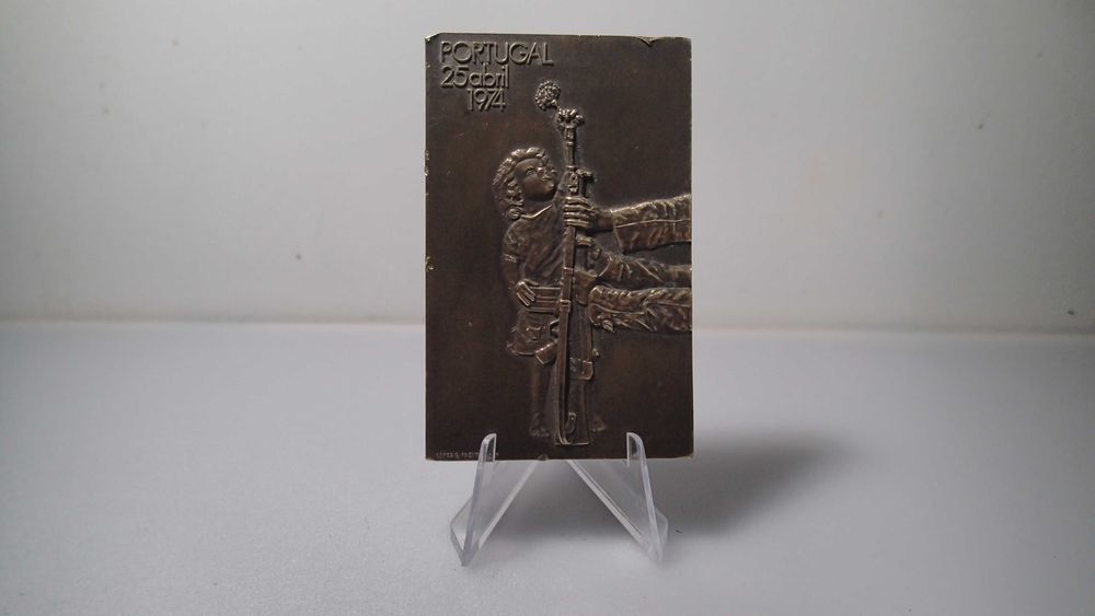Placa em Bronze  do 25 de Abril