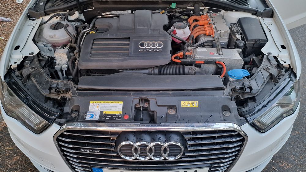 Audi A3 e-tron S-line muitos extras e estimado