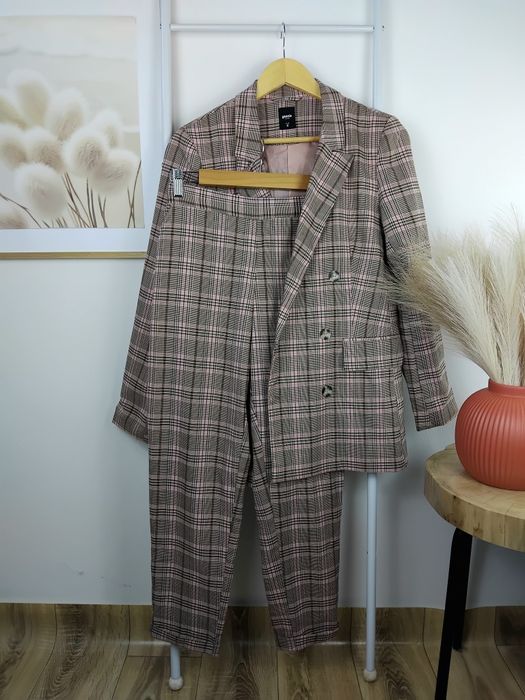Wiskozowy garnitur w kratę marynarka dwurzędowa spodnie cygaretki kpl