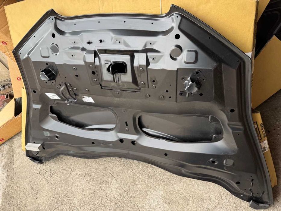 капот Nissan Leaf капот Leaf лиф