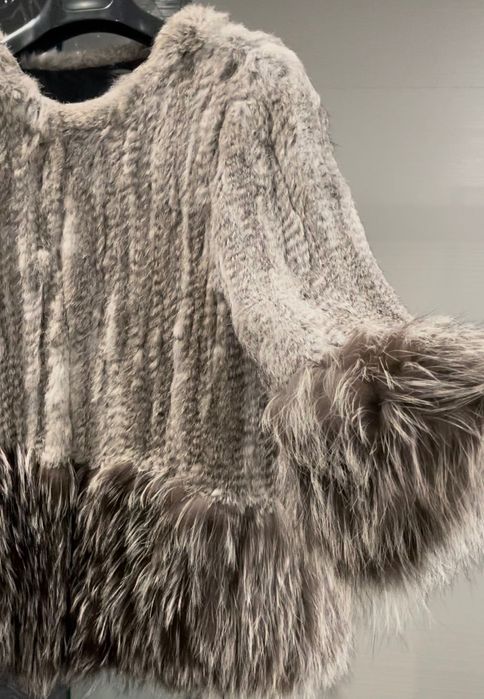 Casaco Novo em pele genuína de raposa e coelho