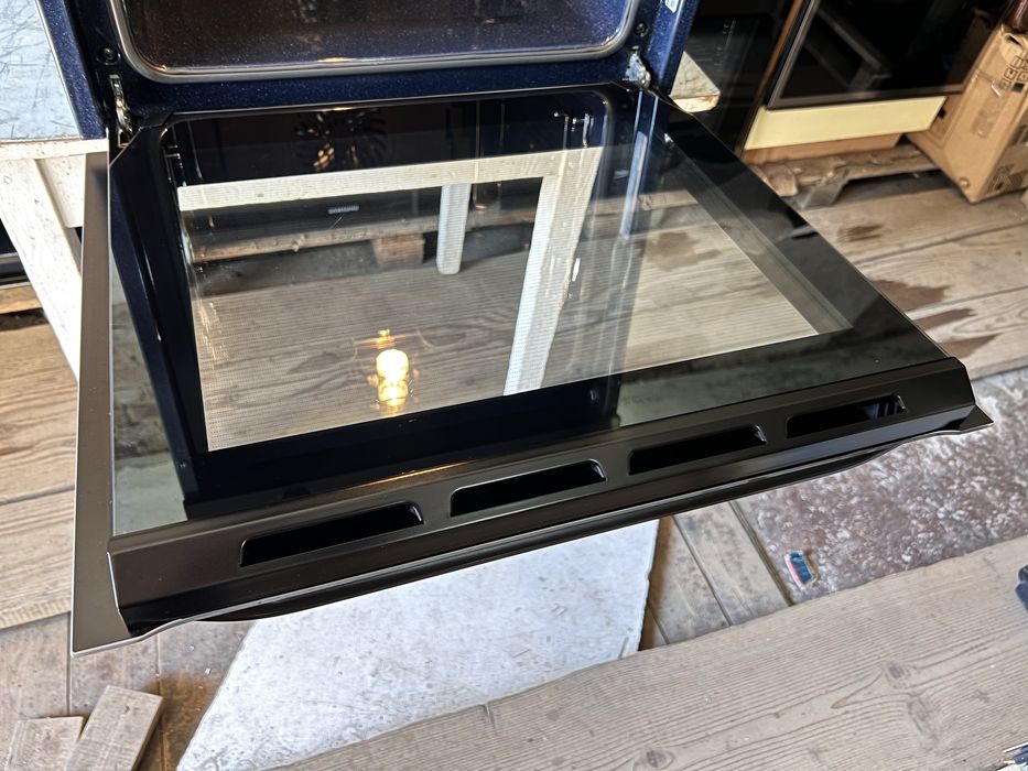 Духовка чорна Samsung (Малайзія)