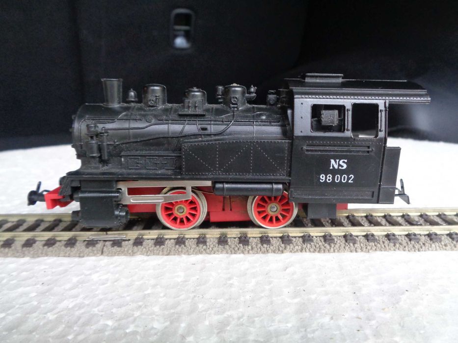 1:87 PIKO Locomotiva a vapor NS 98 002 comboio