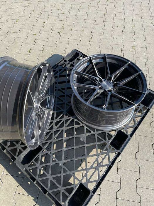 Felgi Riviera RF107 20" 8,5J ET35 + 10J ET35 5x120 Carbon Graphite