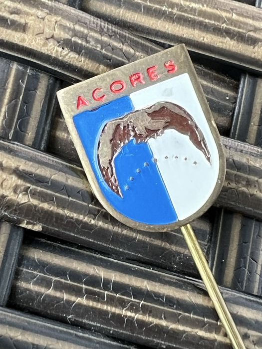 Alfinetes dos Açores muito antigos em optimo estado de conservacao