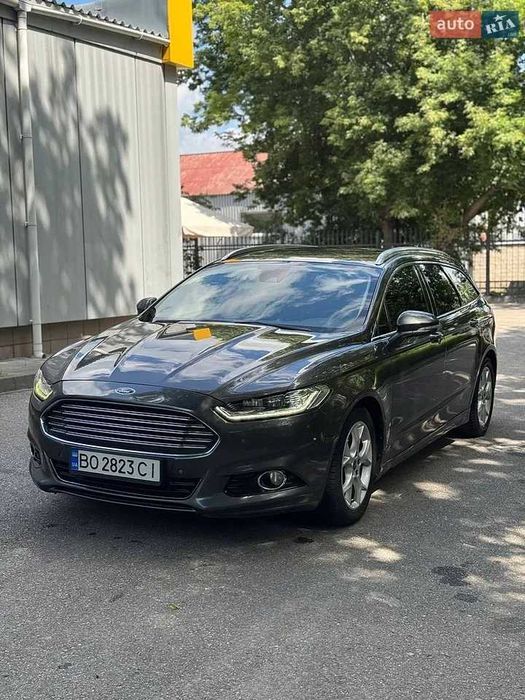 FORD MONDEO 2015 року