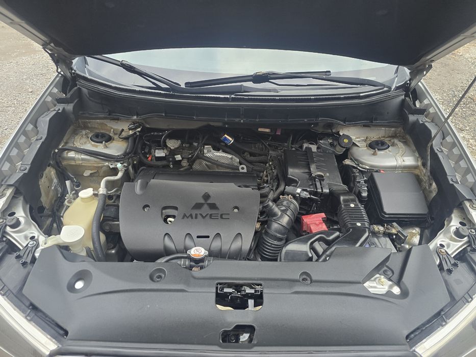 Мітцубісі оутлендер