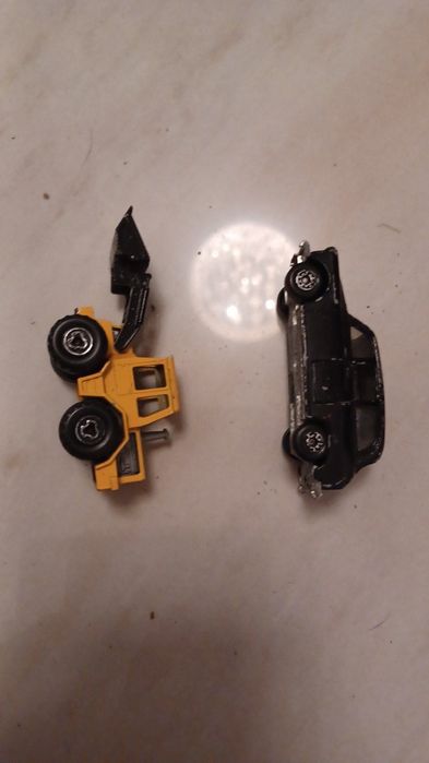 Zestaw 2 resoraków Tracto Ładowarka (Majorette) i London Taxi Austin