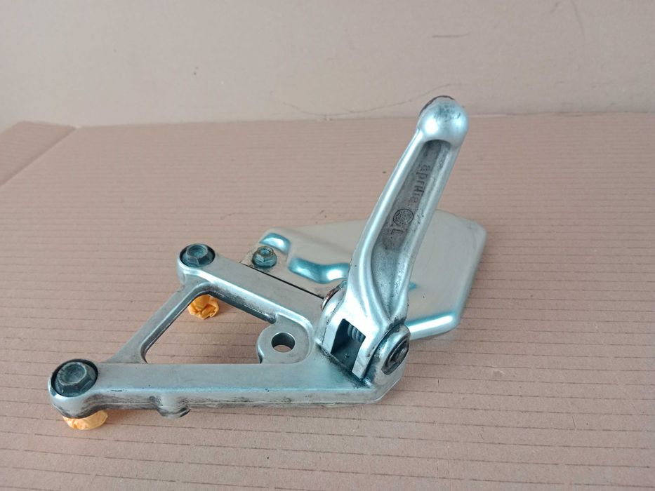 Aprilia Tuono RSV 1000 Mille Lewy Set Kierowcy Przód Podnóżek  02-05