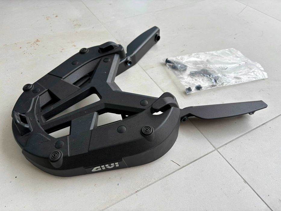 Givi SR1166 + Givi Base M7 para Honda ADV 350