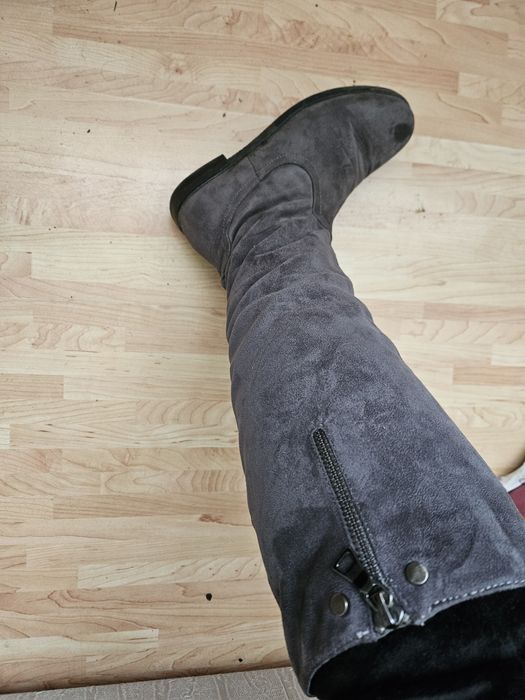 Sprzedam kozaki zamszowe rozmiar 37