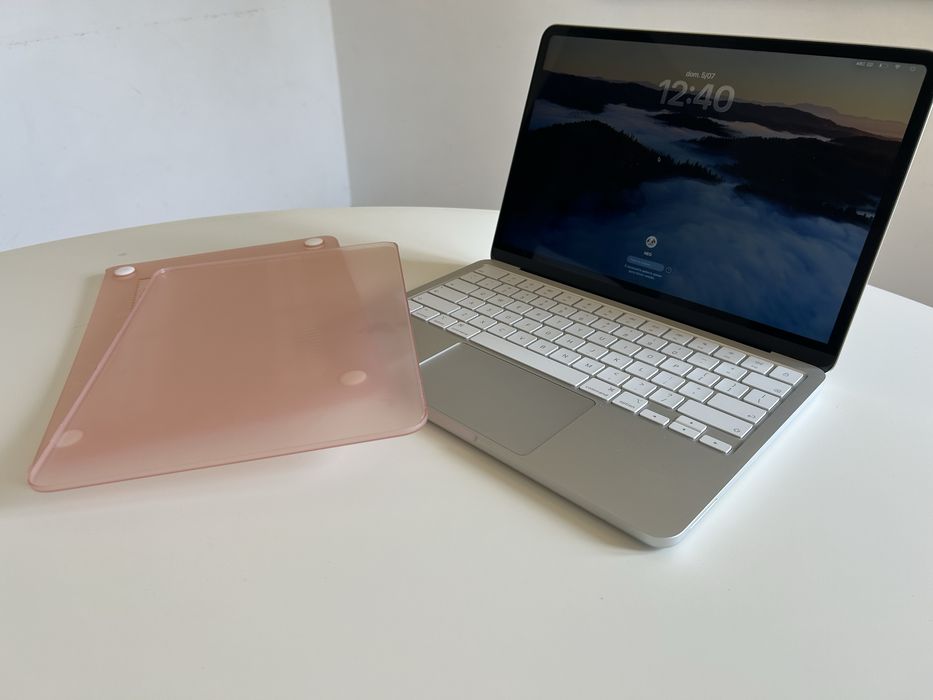 Computador portátil MacBook Neo APPLE Prateado - Teclado US (13'' - Apple A18 Pro 6-Core - RAM: 8 GB - 256 GB SSD - GPU 5-Core)