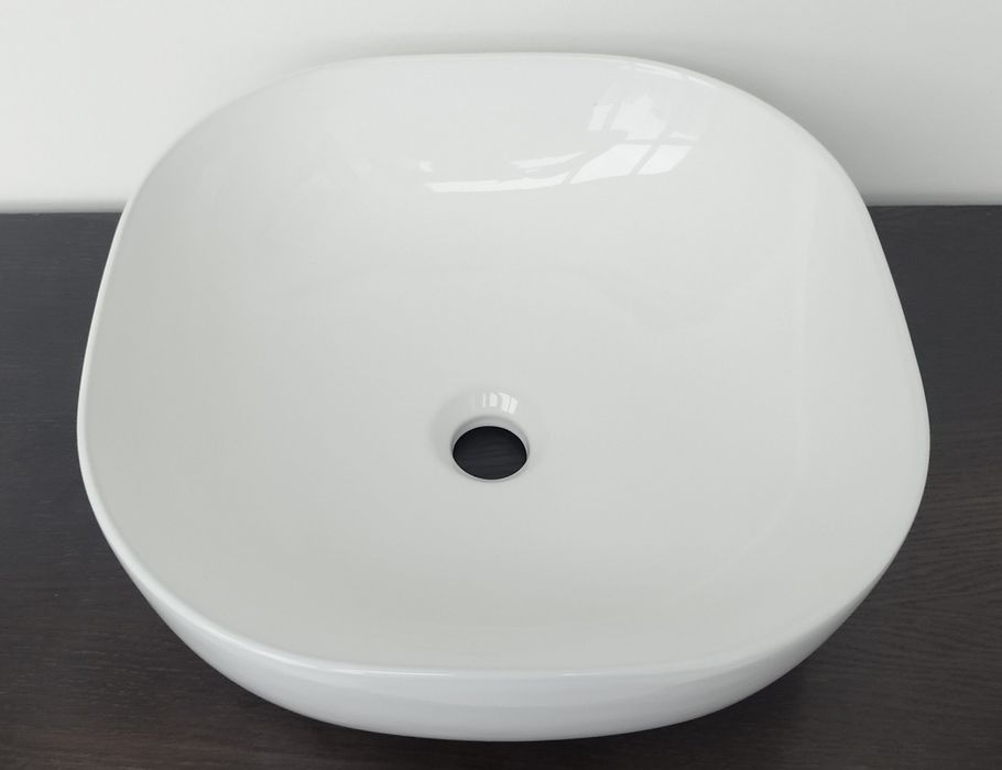 Lavatório novo embalado