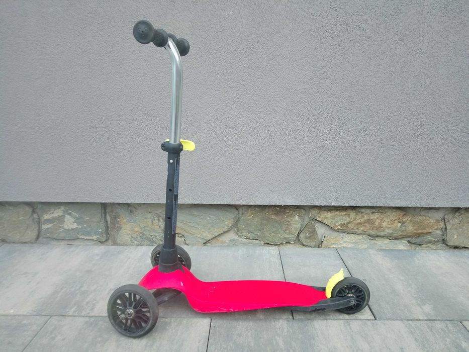 Hulajnoga dziecięca na trzech kołach