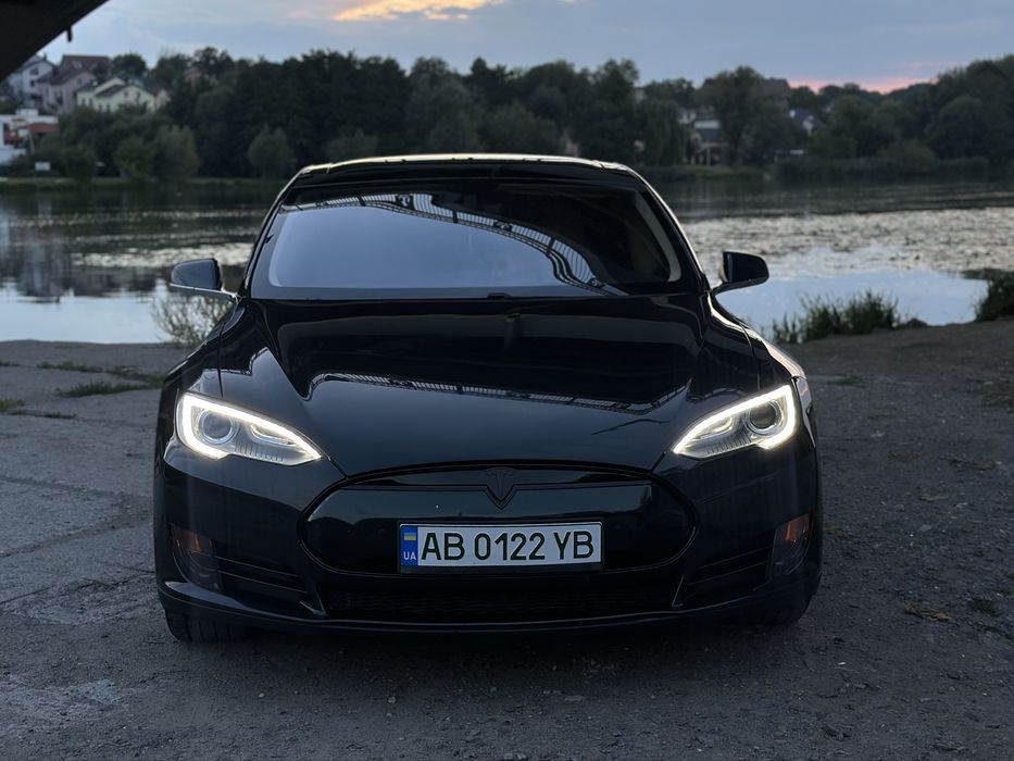 Tesla model s 85