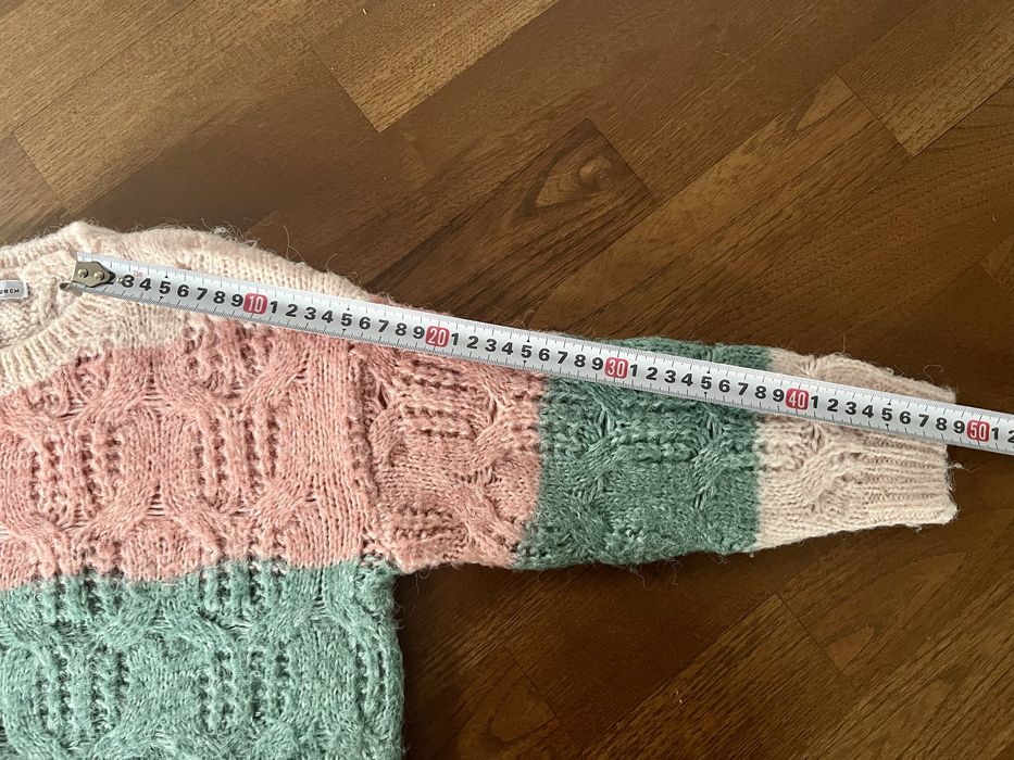 Sweter 128/134 reserved