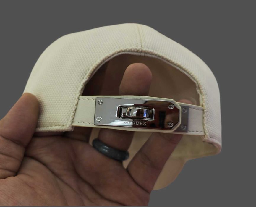 Cap Hermes com fecho metalico ajustavel