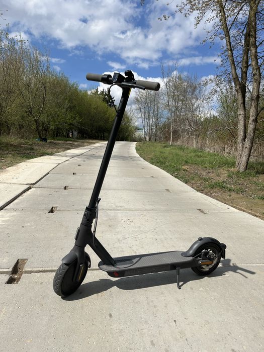 Hulajnoga elektryczna Xiaomi Mi Electric Scooter Essential