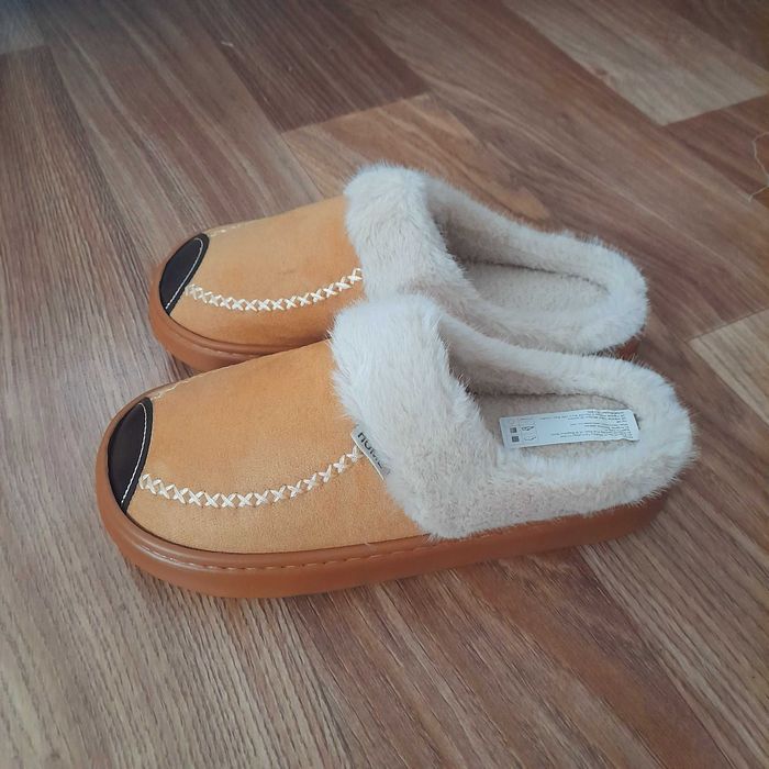 Домашние тёплые тапочки.