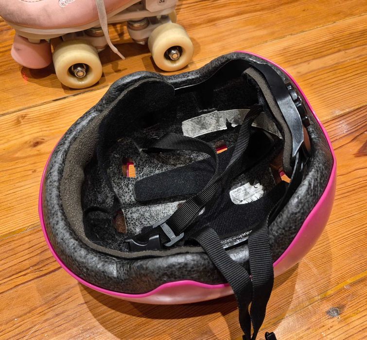 Girls Roller skates & safety kit