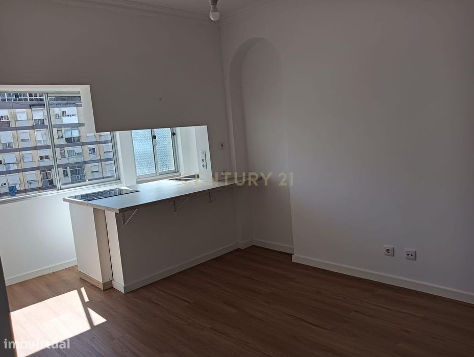Apartamento T1 renovado – Amadora, Lisboa