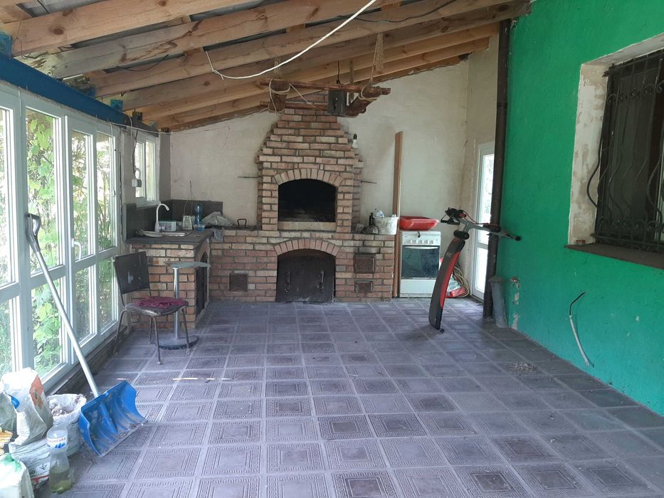 Сдам 2-3й этажи в доме в Соловьиной роще возле воды. Без мебели