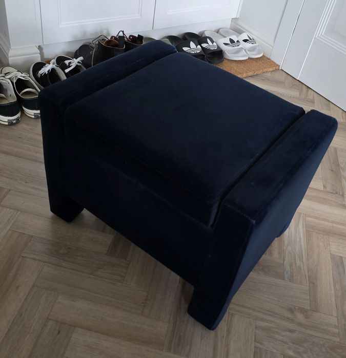 Podnóżek / pufa / stołek.