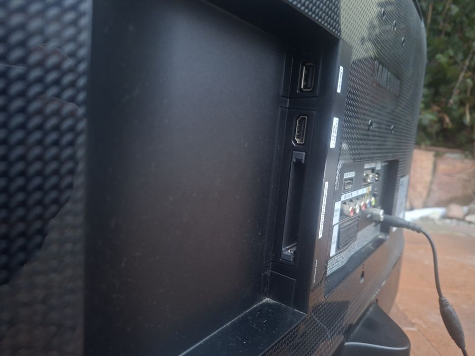 Telewizor SAMSUNG 27CALI stan bdb z hdmi