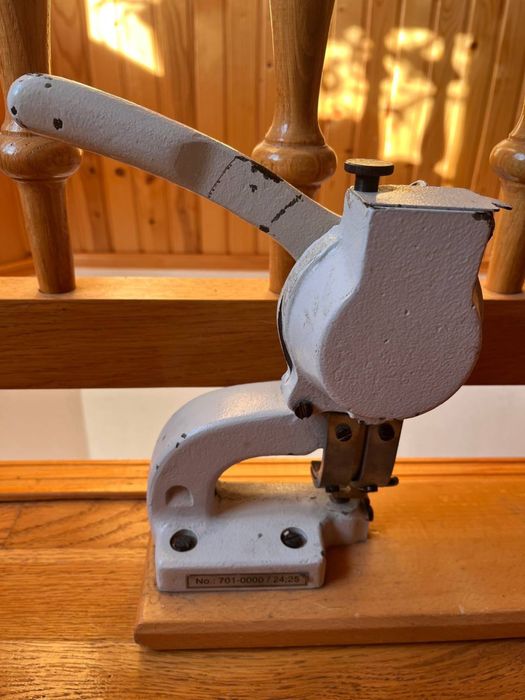 Прес для люверсів