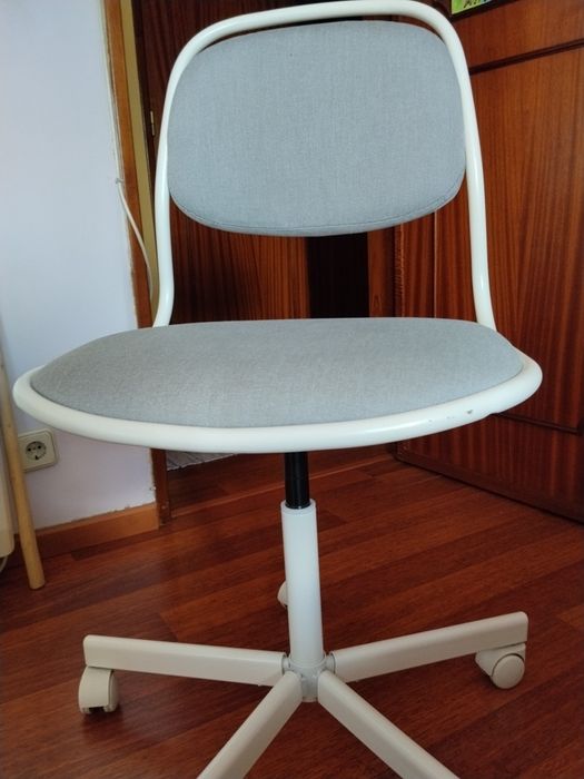 Secretária e cadeira IKEA