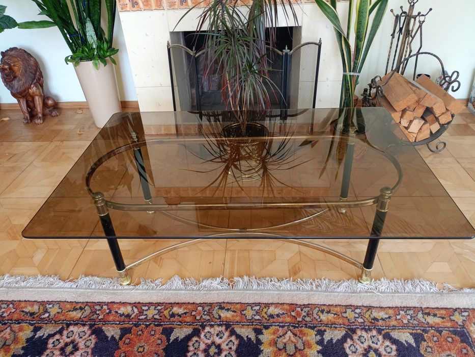 Красивий столик метал і скло