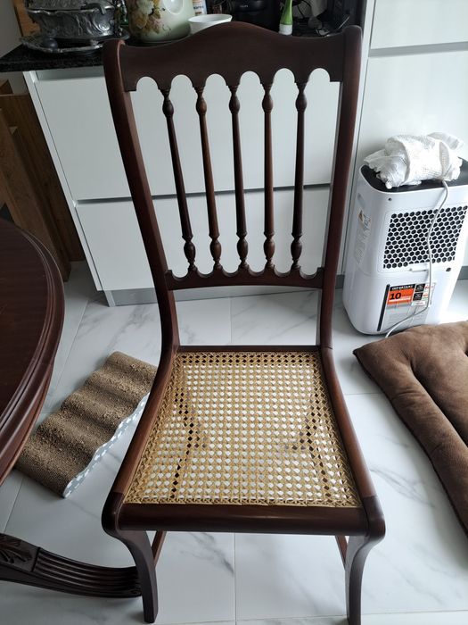 Vendo mesa de jantar e 4 cadeiras
