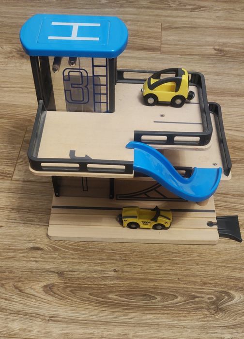 Kolejka drewniana, parking, Lidl, pociąg