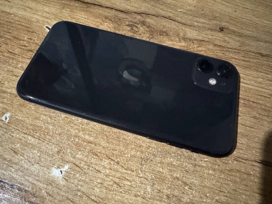 Продаю айфон 11/128, сколов, трещин, царапин, потертостей нет.