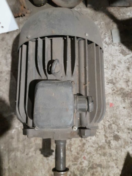 Urządzenia elektryczne  silnik 5,5kw lampa