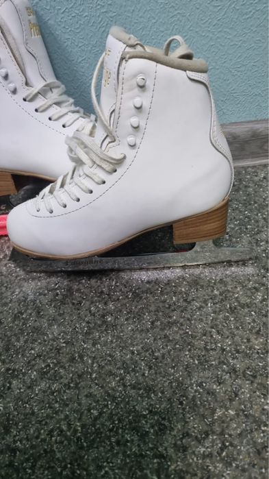 Продаю  дитячі ковзани Graf Prestige.