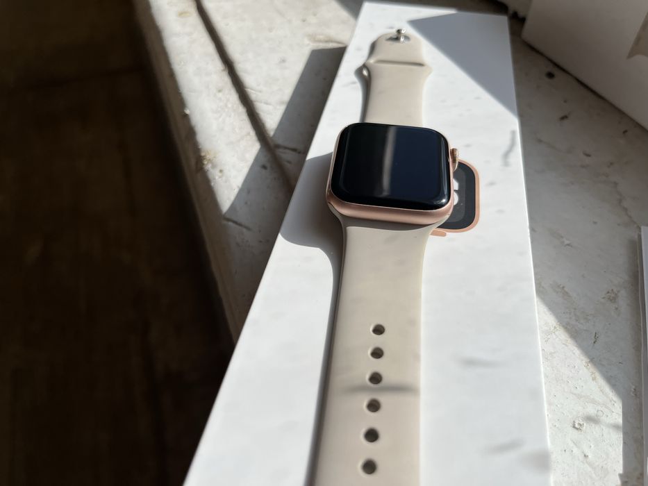 Apple Watch se 44mm gold