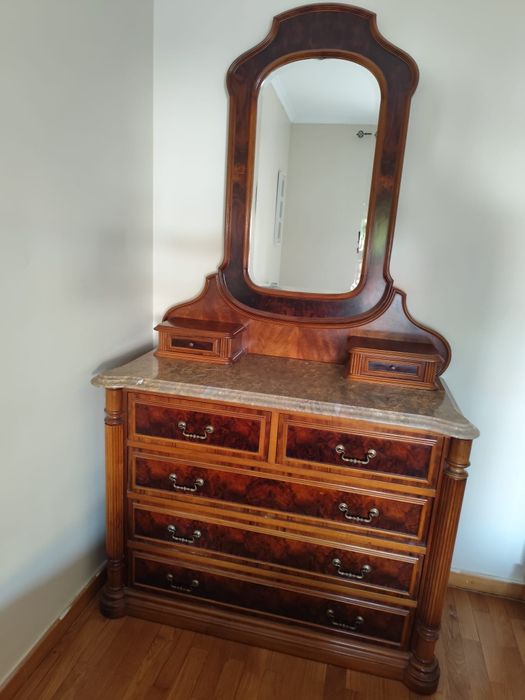 Móvel com espelho64286127664387120