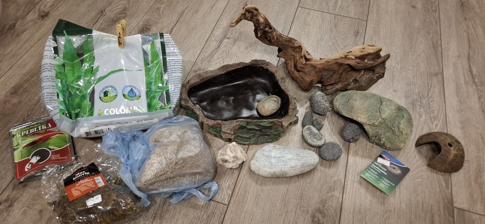 Декор для акваріума (тераріума )  , грунт чорний , корм  . Одним лотом