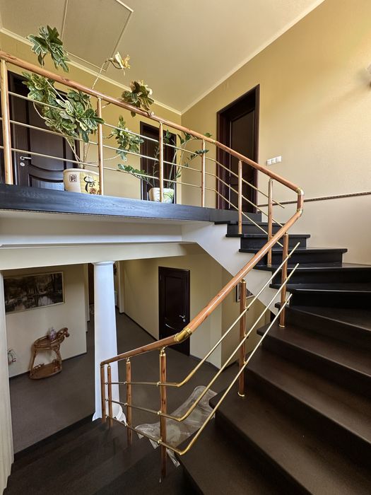 Продаж заміського будинку