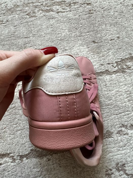 Кросівки adidas жіночі