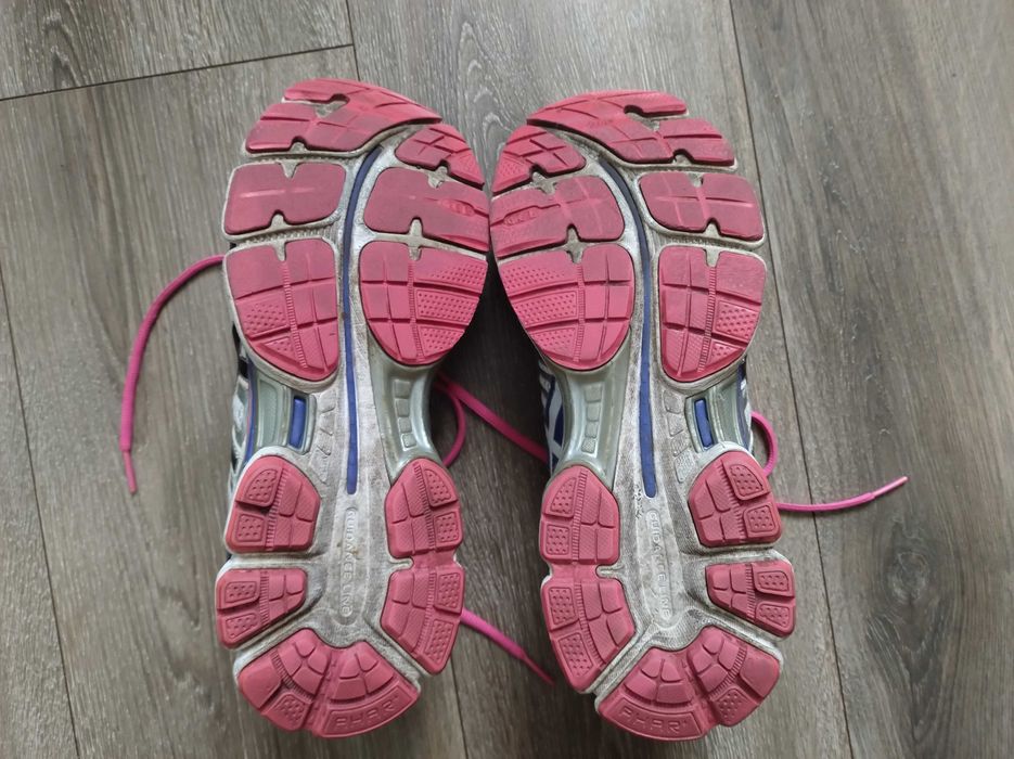 Жіночі кросівки ASICS Gel-Nimbus 15