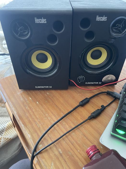 Monitores de audio para estúdio