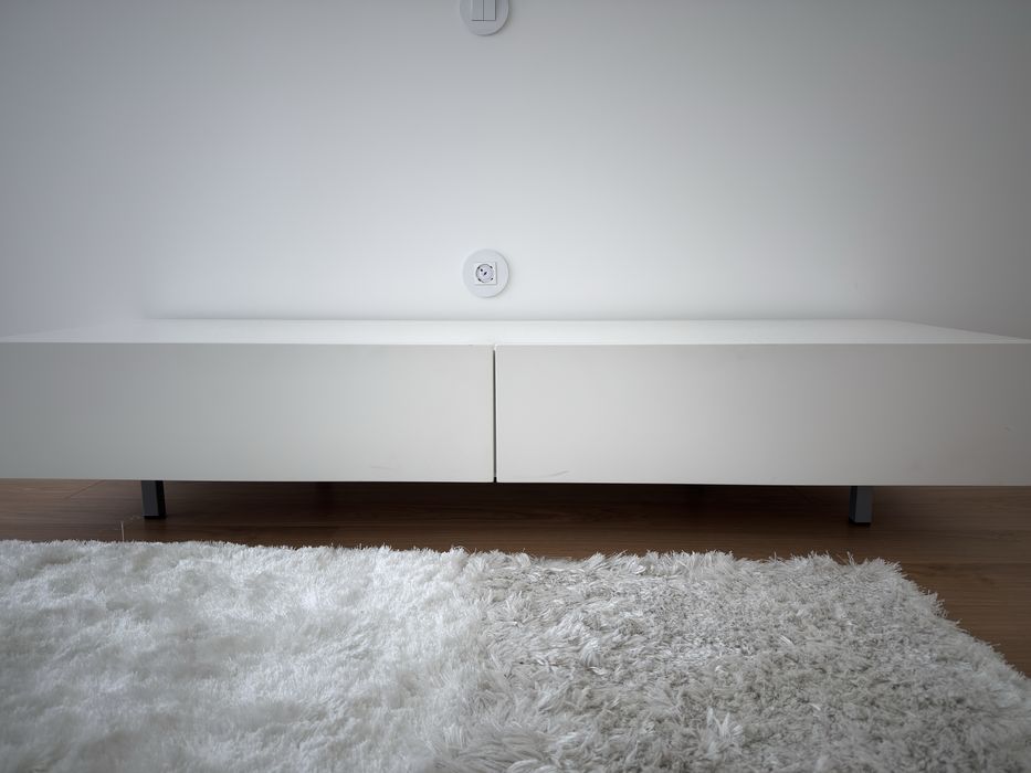 Movel TV Maciço - Lacado