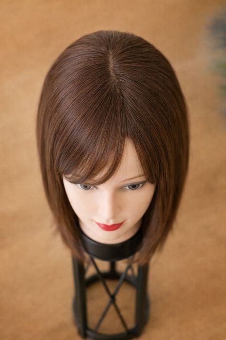 Elegancka peruka brązowa glamour Naturalny wygląd Stylowa fryzura